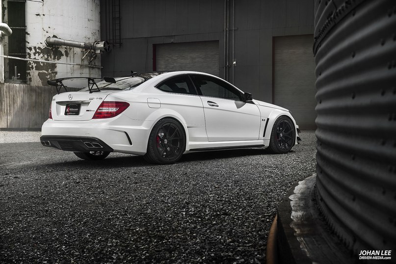 Mercedes Benz C63 Black Series  Porsche Cayenne GTS. - 2