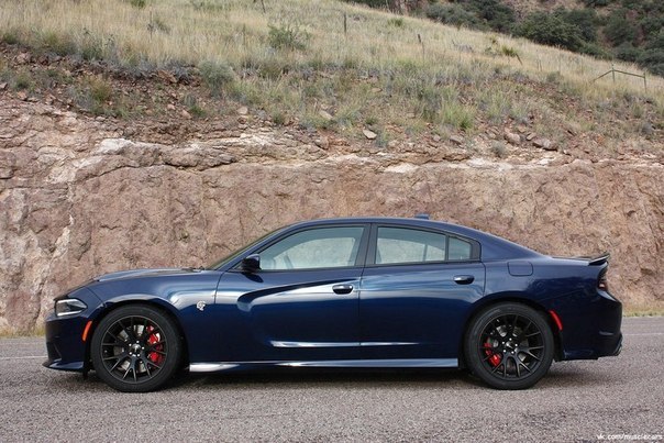 Dodge Charger SRT Hellcat - 5