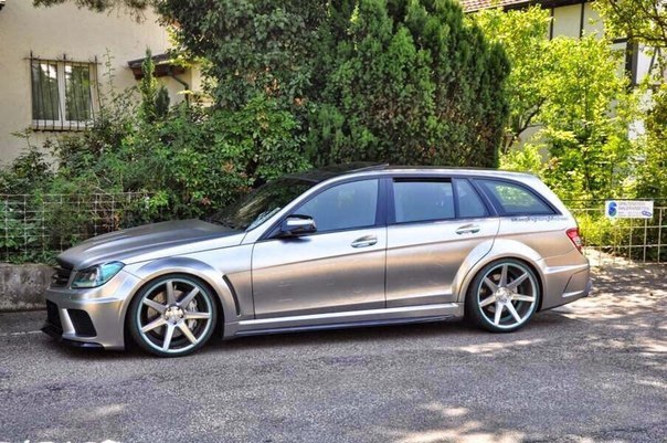 Mercedes-Benz C63 AMG Wagon