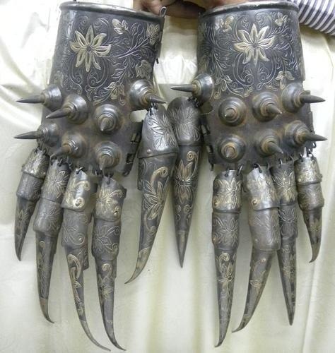    -  . Bear Paw Armor Cuprum Arm Guard, Indo Persian Islamic Empire ...