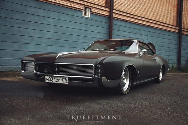 Buick Riviera - 2