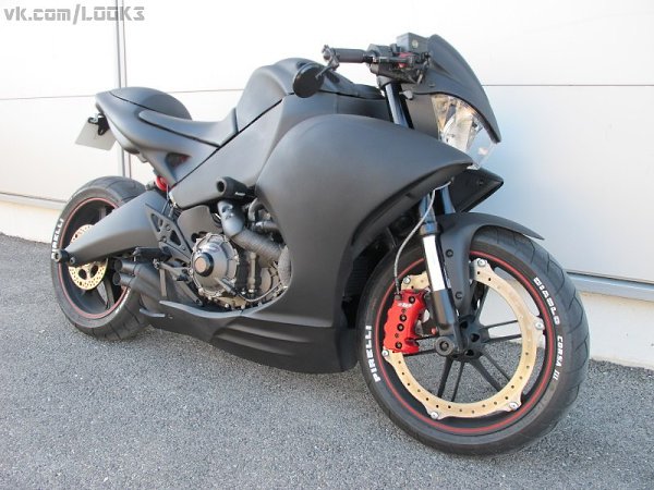 ,    Buell 1125 CR Black Mat.