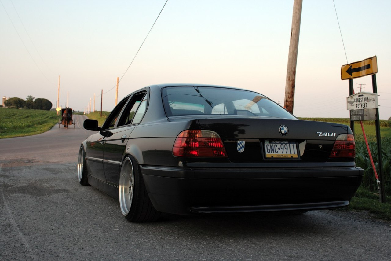 BMW e38 Black