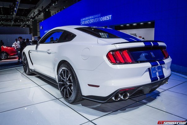 Ford Shelby GT350 Mustang - 6