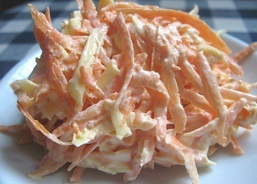 МОРКОВНЫЙ САЛАТ с сыром и чесноком.Ингредиенты:1 крупная морковка (или 2 средних);100 гр. сыра;1-2 ...