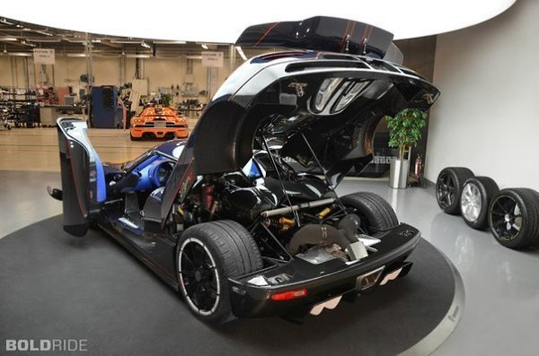 Koenigsegg Agera R BLT.5.0L V8Мощность: 1140 л.с.Крутящий момент: 1200 НмМаксимальная скорость: 390 ... - 8