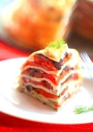 Блинный пирог с помидорами, грибами и сыром.По – желанию в этот пирог можно добавить куриное мясо, ...