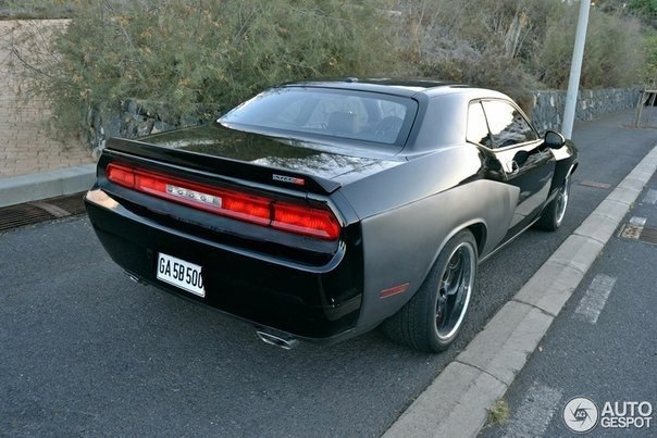 Dodge Challenger SRT-8 - 3