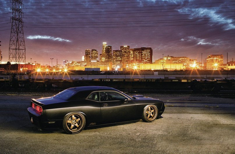 Dodge Challenger. - 4