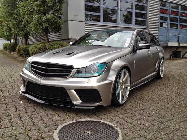 Mercedes-Benz C63 AMG Wagon - 4