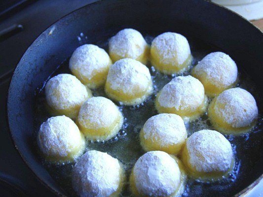 Сырные шарики жареные с чесноком.Сырные шарики — очень вкусное и популярное блюдо. Существует много ... - 8
