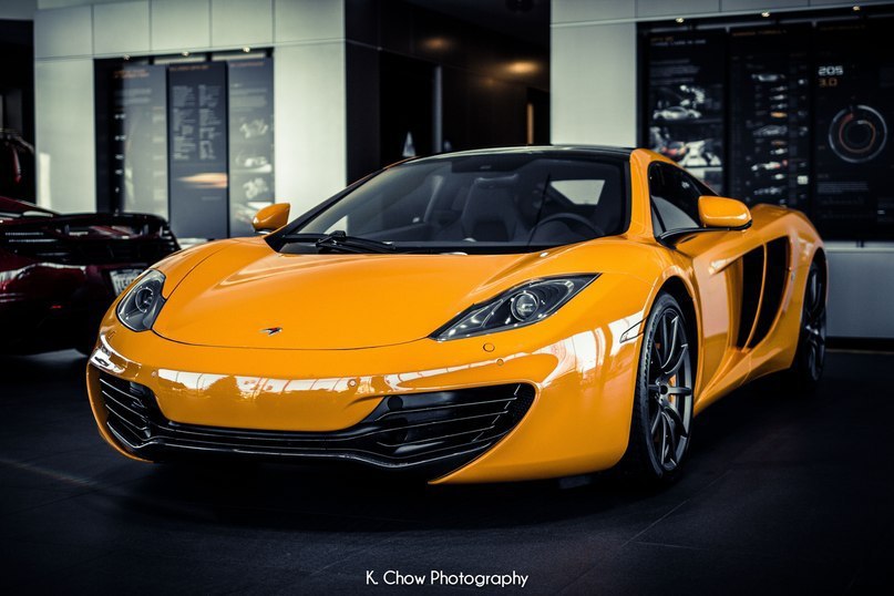 McLaren MP4-12C. - 3