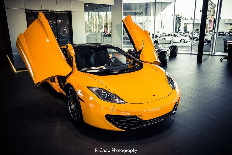 McLaren MP4-12C. - 4