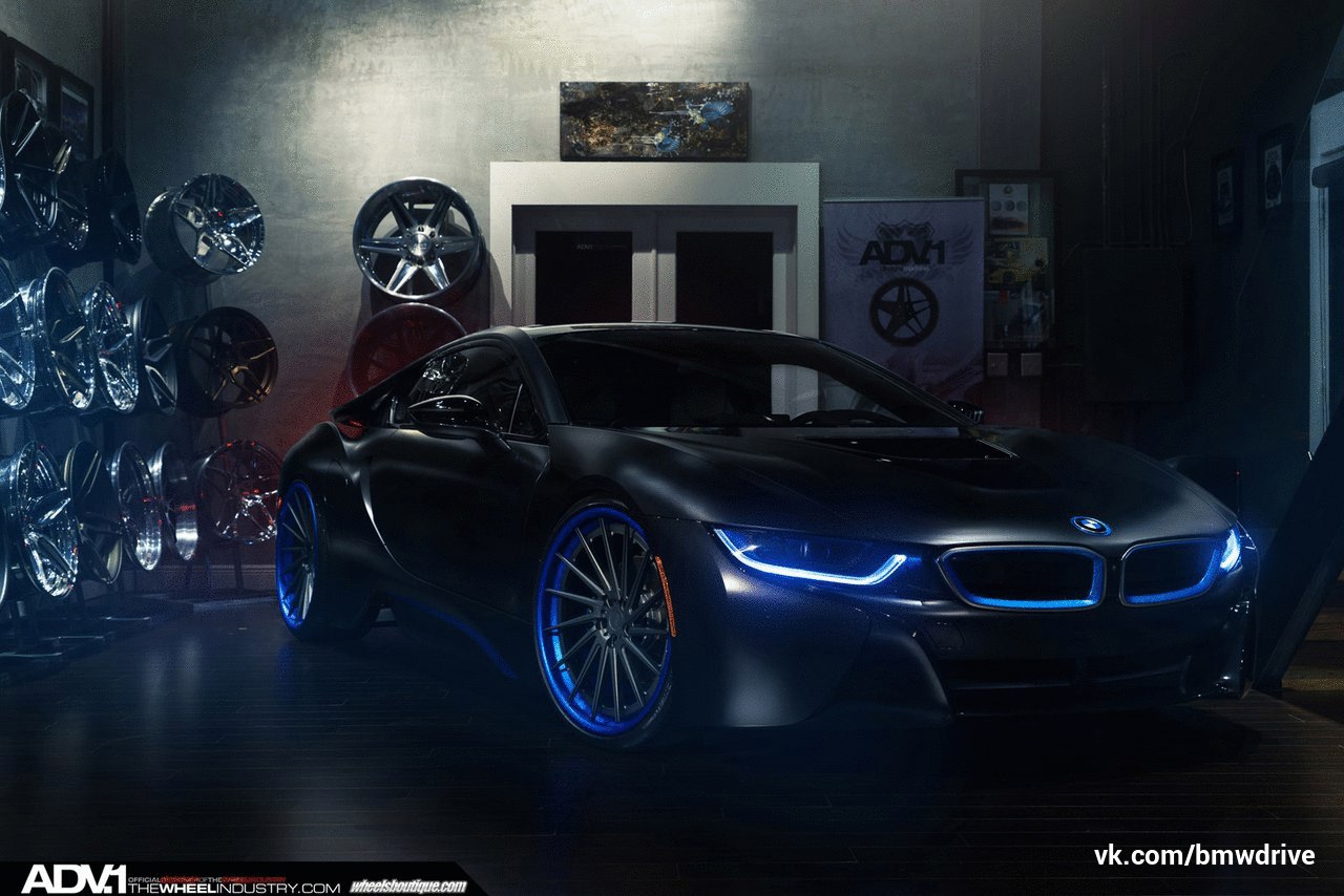 BMW i8 в темноте черная