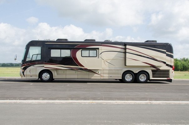 Country Coach Intrigue 525 HP Turbo Diesel - 7