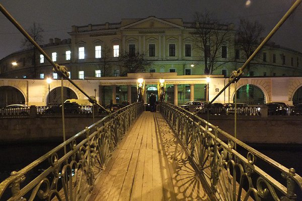 Банковский мостик.============Некоторые умники считают, что грифонов с головами львов не бывает, но ... - 6