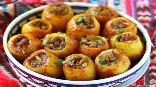 Хрустящий фаршированный картофель с ветчиной и сыром.Ингредиенты:Картофель — 6 штВетчина — 150 гЛук ...