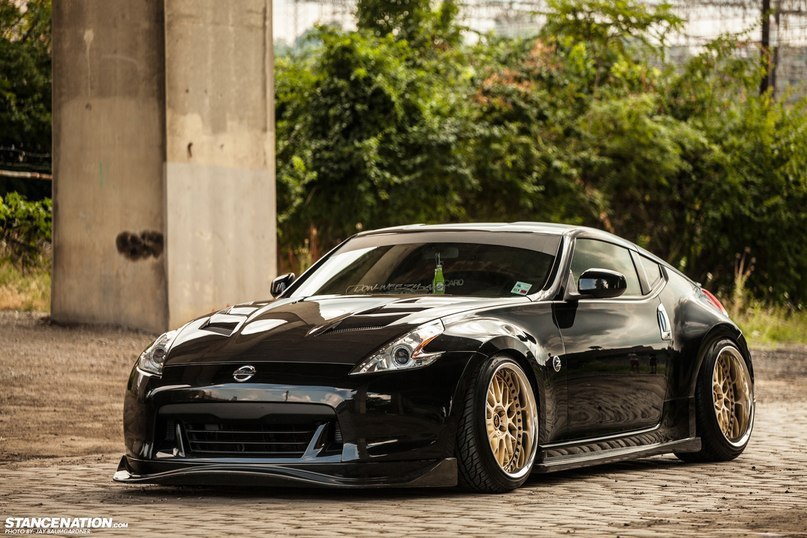 Nissan 370Z.