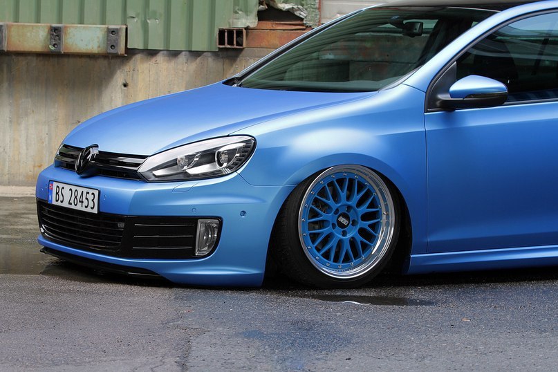 Volkswagen Golf. - 7