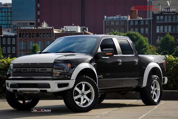 Ford F-150 SVT Raptor.