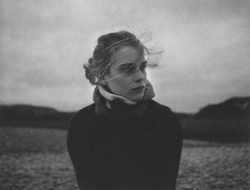Анна Ахматова. Песня последней встречи. Так беспомощно грудь холодела, Но шаги мои были легки. Я на ...