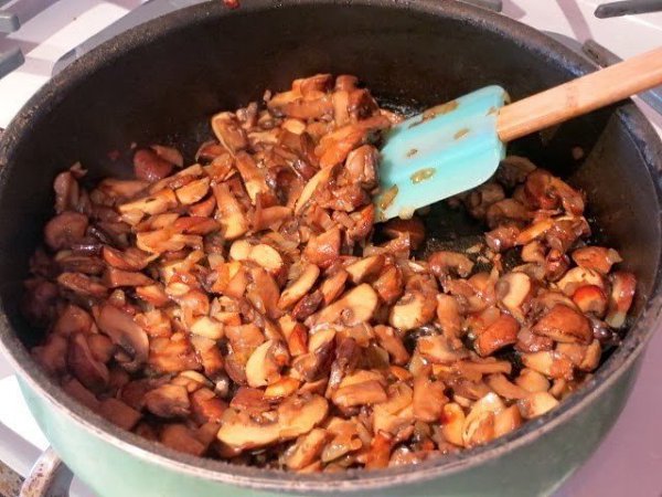 Гречневая каша с грибами, луком и яйцом.Ингредиенты:1 стакан гречневой крупы-ядрицы2 стакана воды2 ... - 8