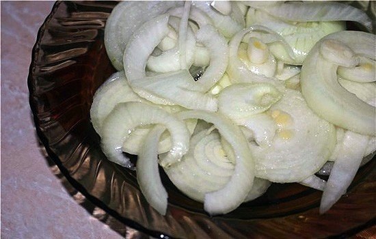 Маринованный лук.Это очень вкусный маринованный лук,подходит к салатам(винегрет,квашенная капуста ...
