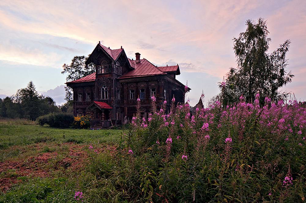 Костромской дом. Терем в Погорелово Костромской области. Терем Ивана Поляшова в деревне Погорелово Костромской области. Чухлома Терем Погорелово. Терем. Костромская область, дер. Погорелово..