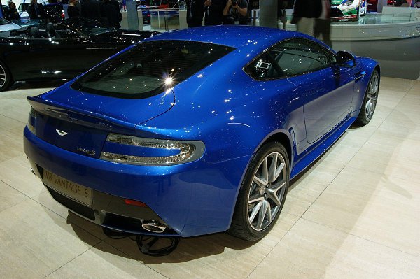 Aston Martin Vantage V8 - 3