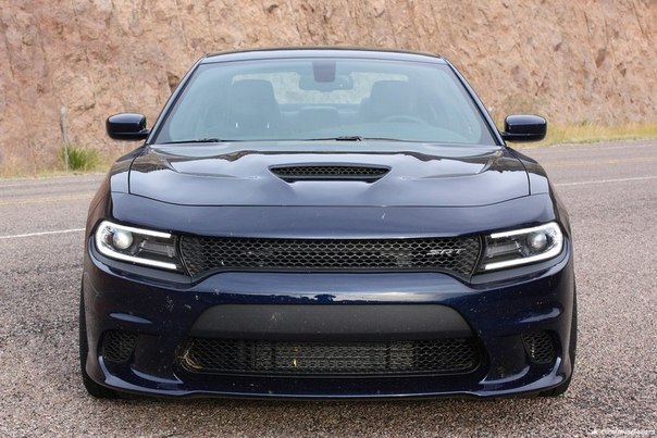 Dodge Charger SRT Hellcat - 4