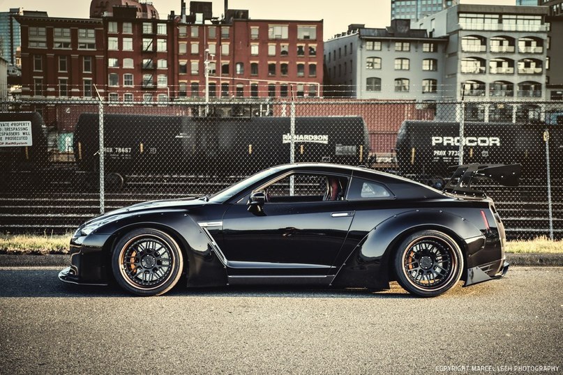 Black LibertyWalk Nissan R35 GTR - 4