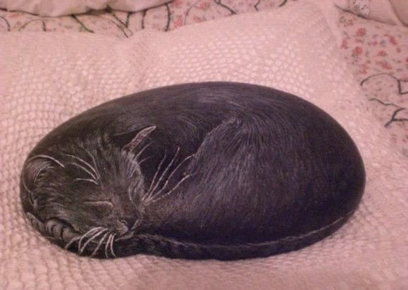 Котики нарисованные на камнях - 3