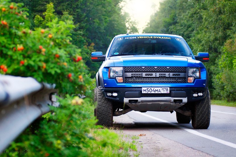 Ford F-150 SVT Raptor.