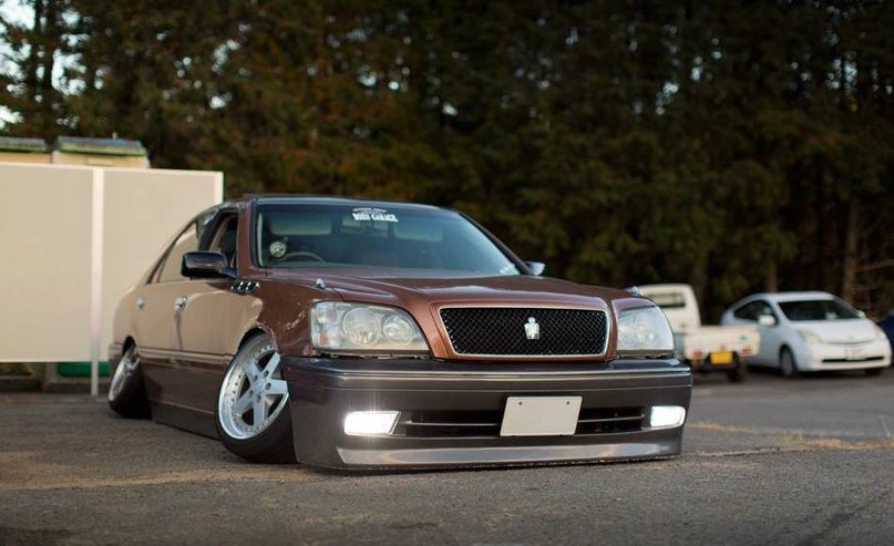 Toyota Crown.