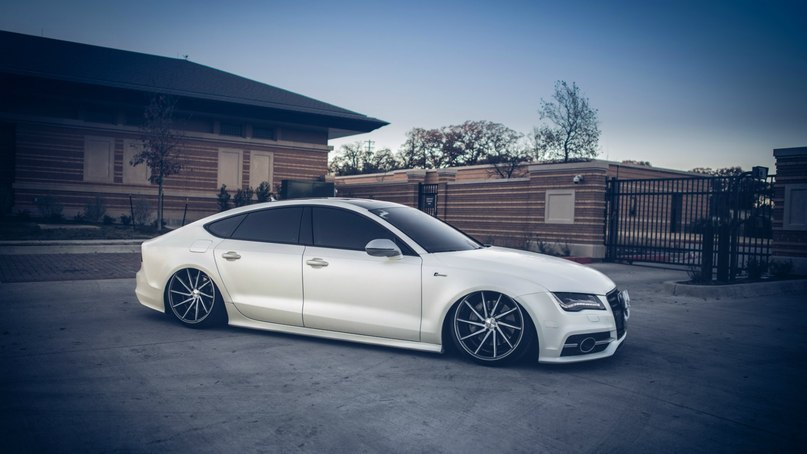 AUDI A7. Low, baby. - 2