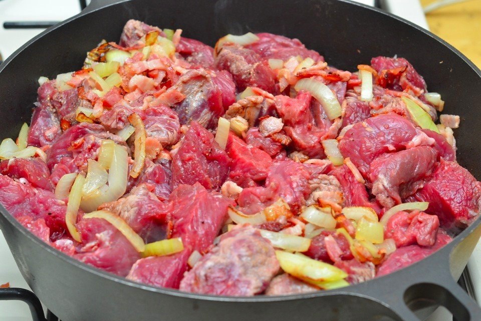 Мясо с овощами в собственном соку