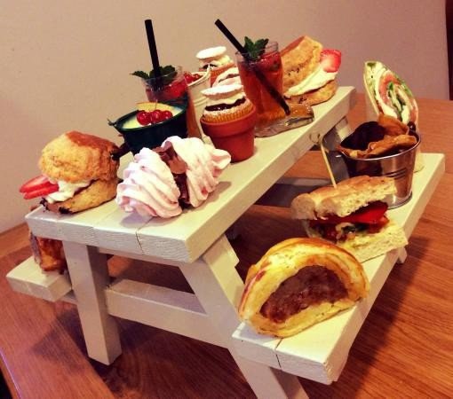 The Garden Kitchen, Клитеро, Великобритания . Ресторан с необычной подачей обычных блюд: - хлеб в ... - 4