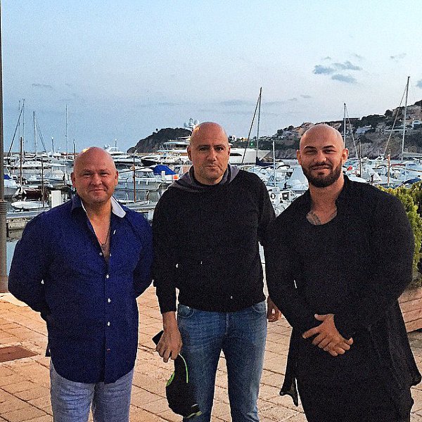 Bald band!:))) #dinnertime