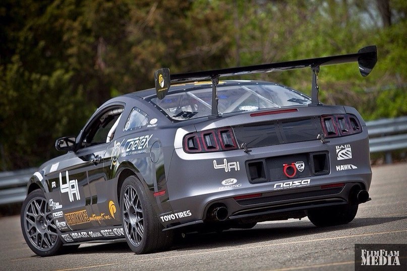 Ford Mustang - 3