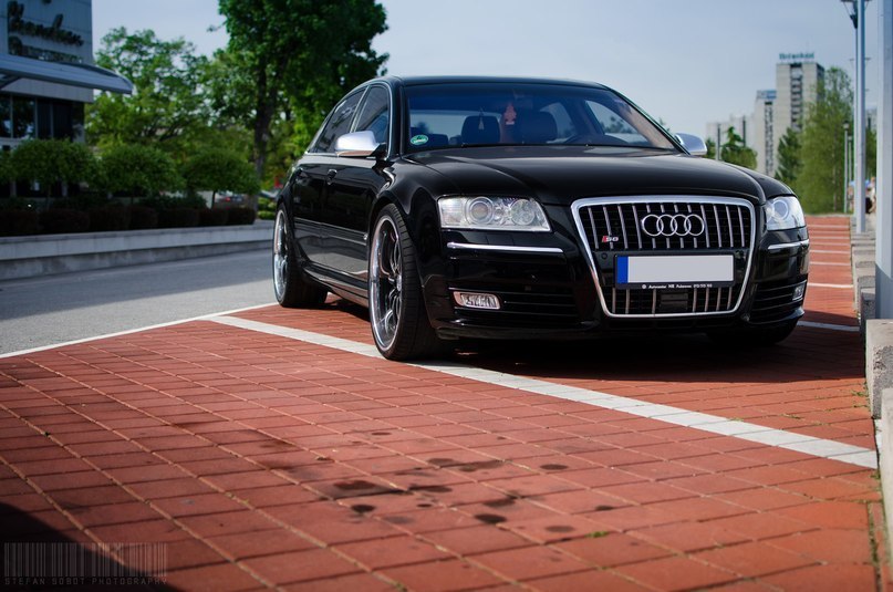 Audi S8.