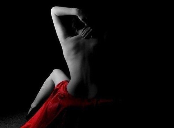 Я - Тишина. Но не твоя. Твое безумство я и ярость. Подарок я. Но не тебе. Тебе я дорого достанусь. ...