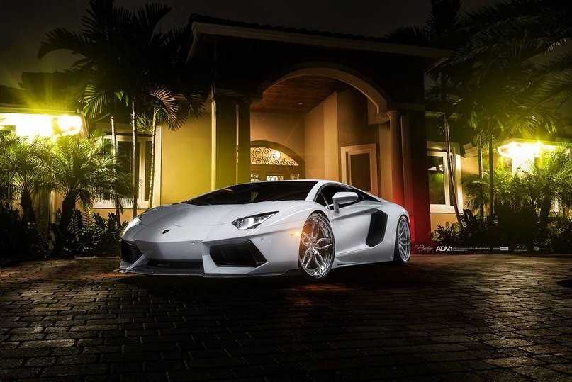 Lamborghini Aventador LP700-4. - 2
