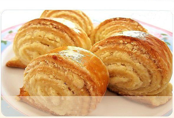 Ооочень вкусные рулетики! И готовятся быстро! Понадобится: Для теста: 400 г муки пачка слив. масла ...
