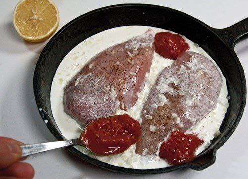 Куриные грудки, запеченные в сливках под сыром.Ингредиенты:Куриное филеЧеснок, который желательно ... - 6
