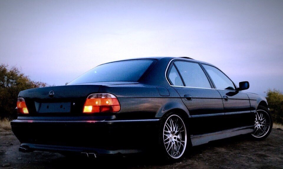 BMW 7 Series E38 - 2