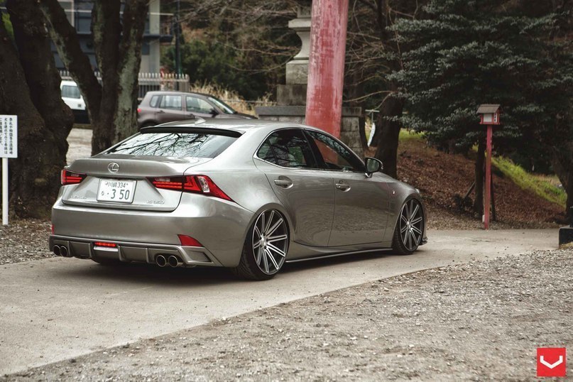 Lexus IS. - 3