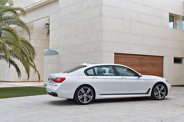   BMW 7     - 7
