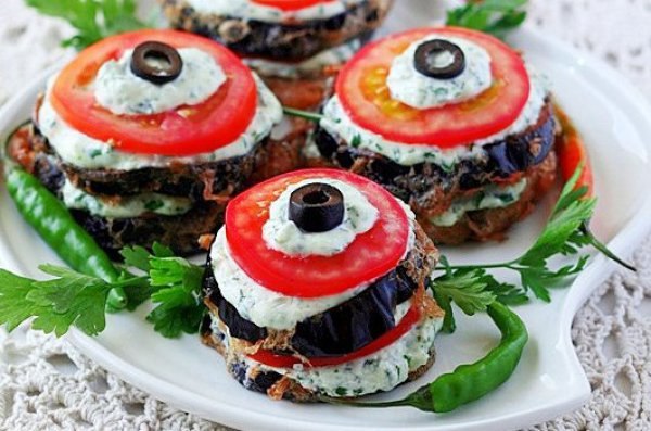 Летняя закуска из овощей со сливочным сыром и зеленью.Ингредиенты:- баклажаны 850 г- яйца 2 шт.- ...
