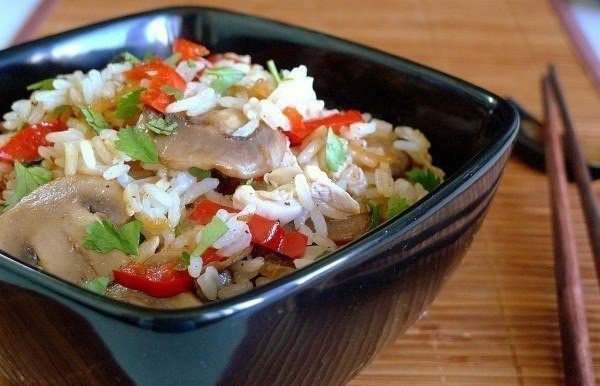 Рис жасмин с овощами и курицей.Ингредиенты а 5-6 порций:рис жасмин - 400гркуриное филе - 2шт (около ...