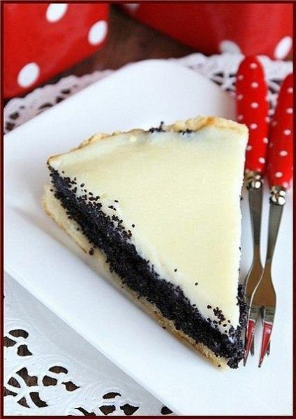 Торт маковый сметанный. Сметанный торт магазинный. Торт маковый сметанный. Маковый торт кармэн. Маковый торт кармэн.